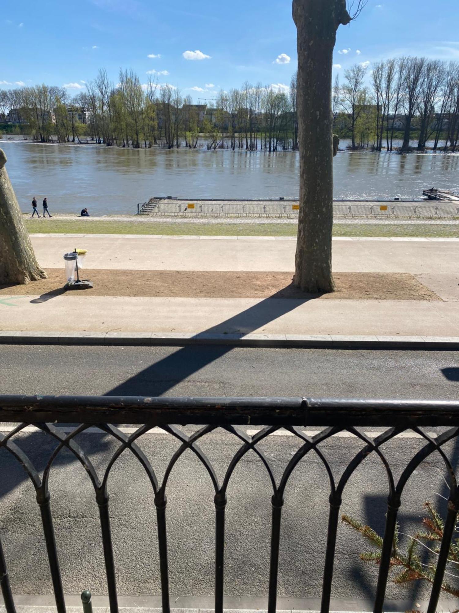 Balcon Vue Loire Parking A 50M Apartment Orleans Exterior photo