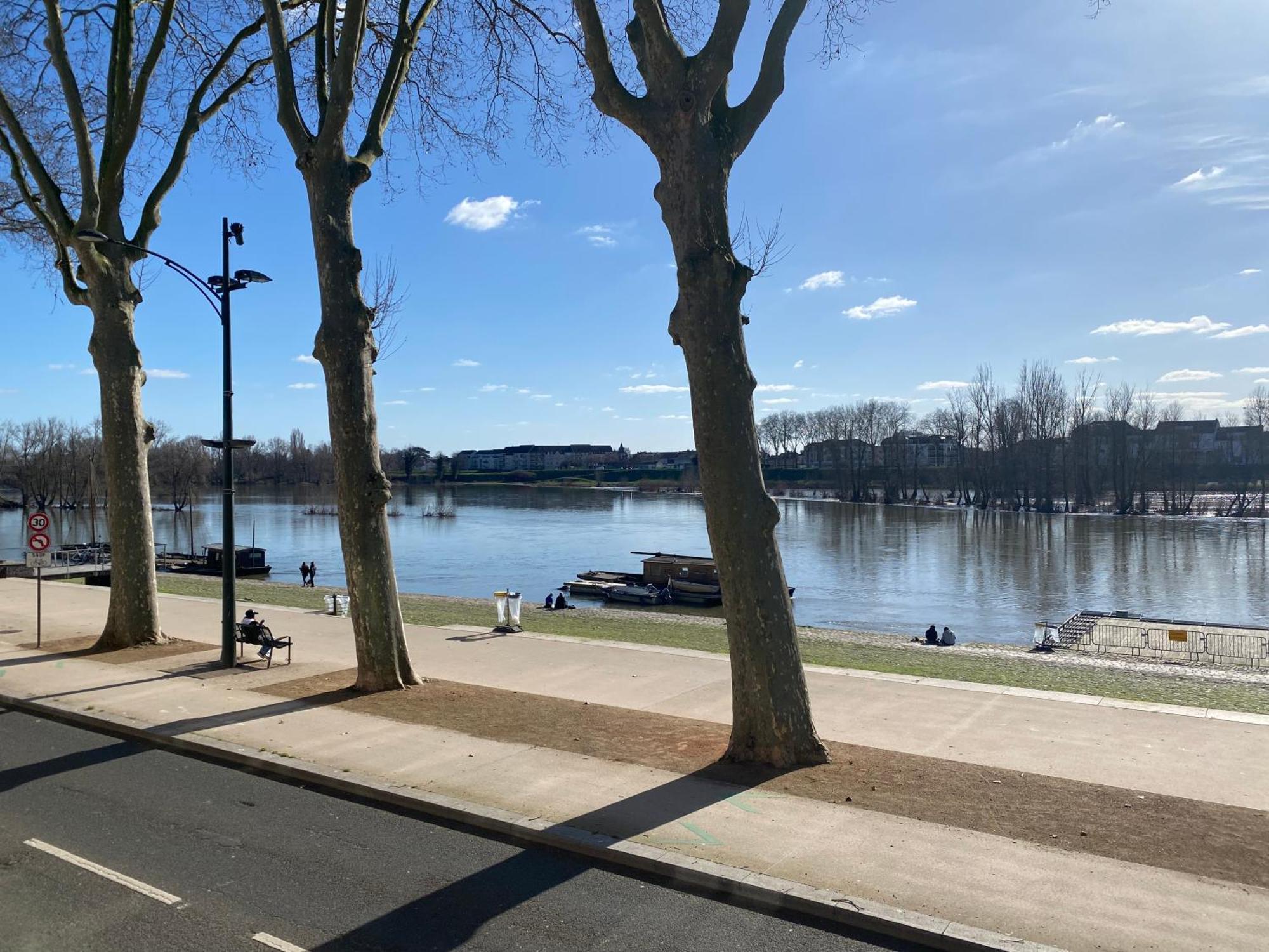 Balcon Vue Loire Parking A 50M Apartment Orleans Exterior photo